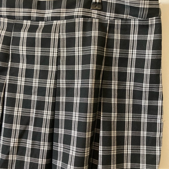 H&M Pleated Mini Skirt - Picture 2 of 3